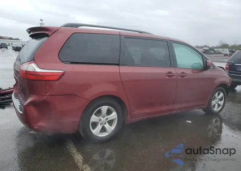 2016 Toyota Sienna Le z USA, uszkodzony, nr VIN 5TDKK3DC2GS693055